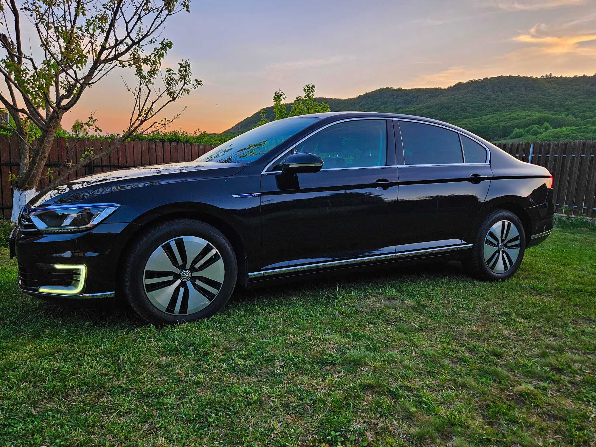 VW Passat 1.4 GTE Plug-In Hybrid / Navi / Camera / Tva deductibil