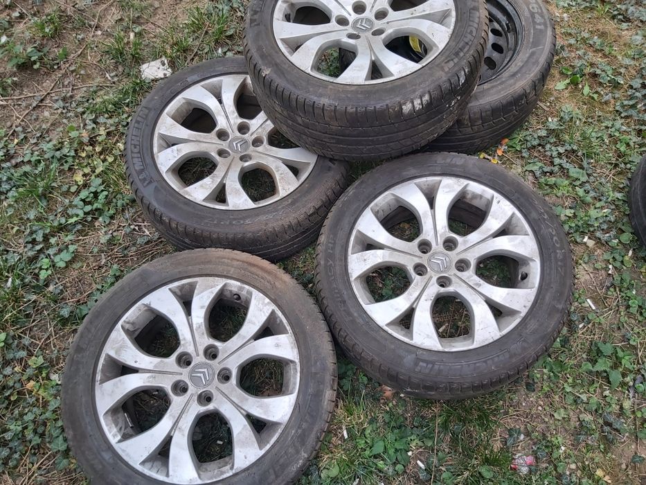 Jante Aliaj R17 echipate cu cauciucuri Michelin . Citroen