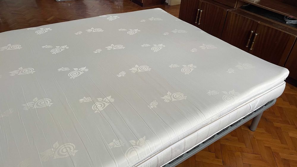 Спалня 180/200 (подматрачна рамка с крака + матрак + топ матрак)