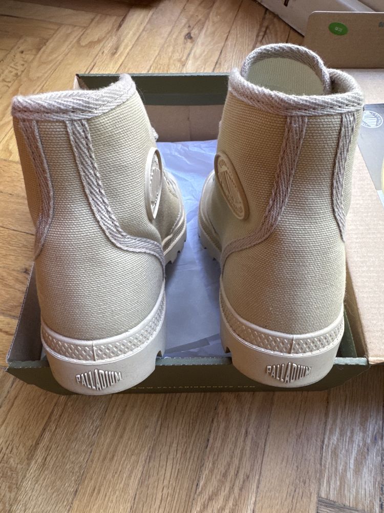 Обувки Palladium + подарък рокля