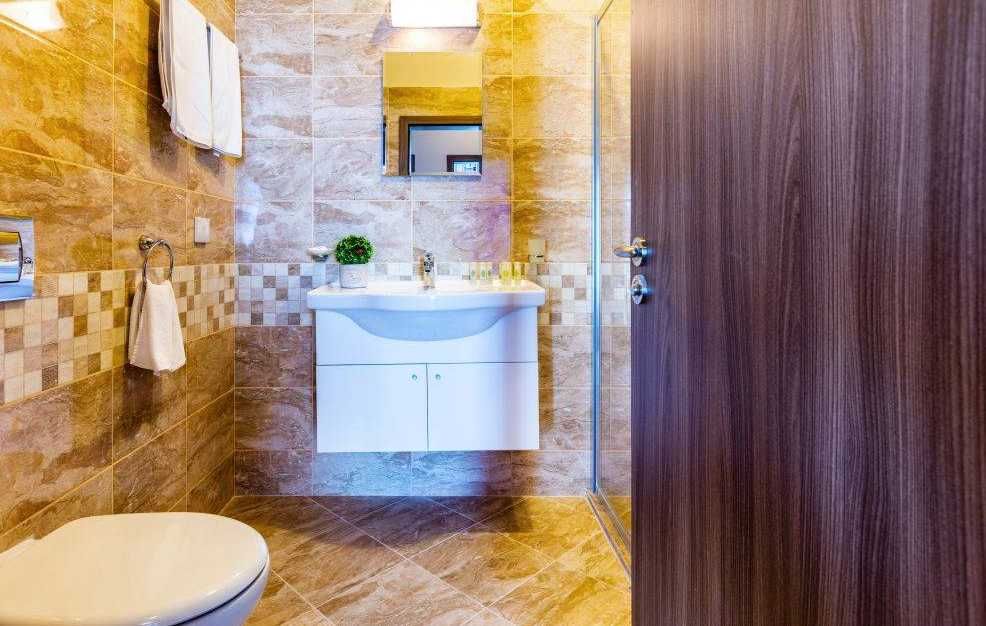 Дава се под наем Тристаен апартамент в Бургас, Зорница - 122 кв.м за 5610 € - Снимка #9