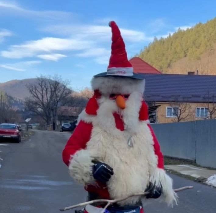 Vând mască tradițională