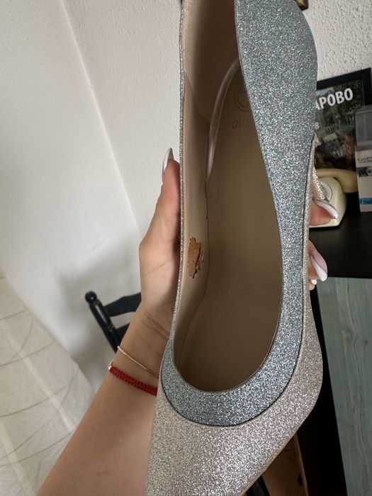 Елегантни обувки Guess