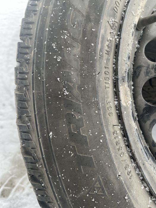 Резина зимняя продам на шипахна дисках гатовые срочно продам
