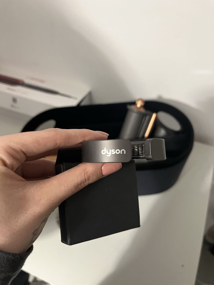 Dyson airwrap като чисто нов