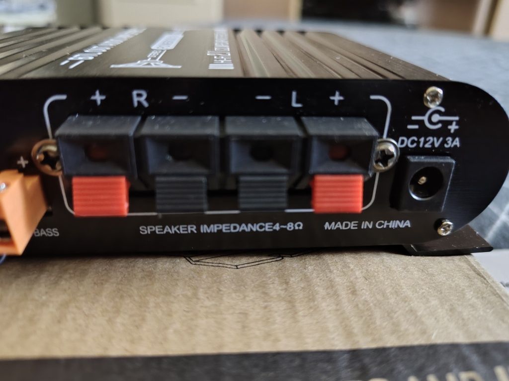 Amplificator auto și de camera