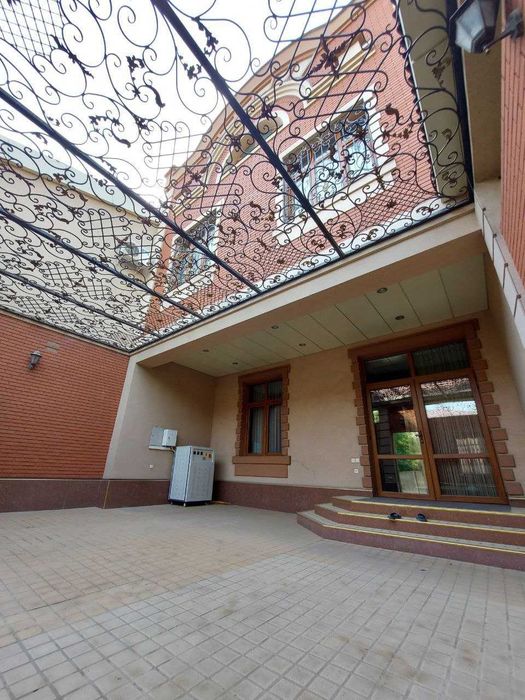 В аренду дом ( Офис , Дет сад ) ул Саломатина