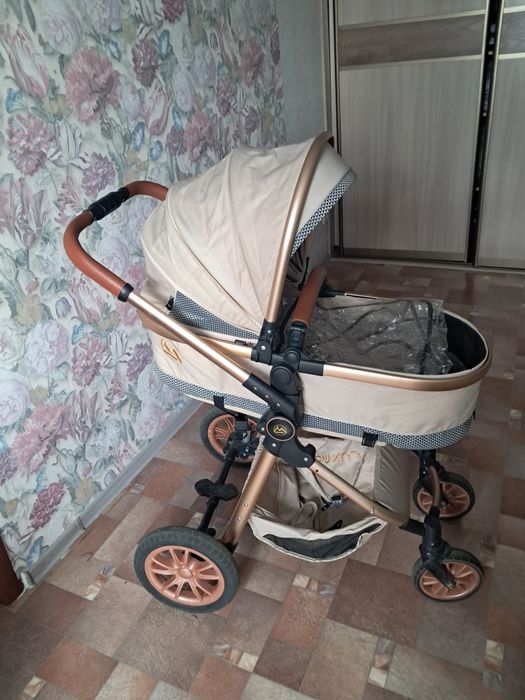 Продам детскую прогулочную каляску