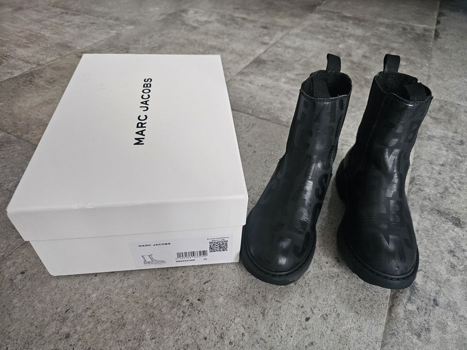 Продавам детски боти Marc Jacobs