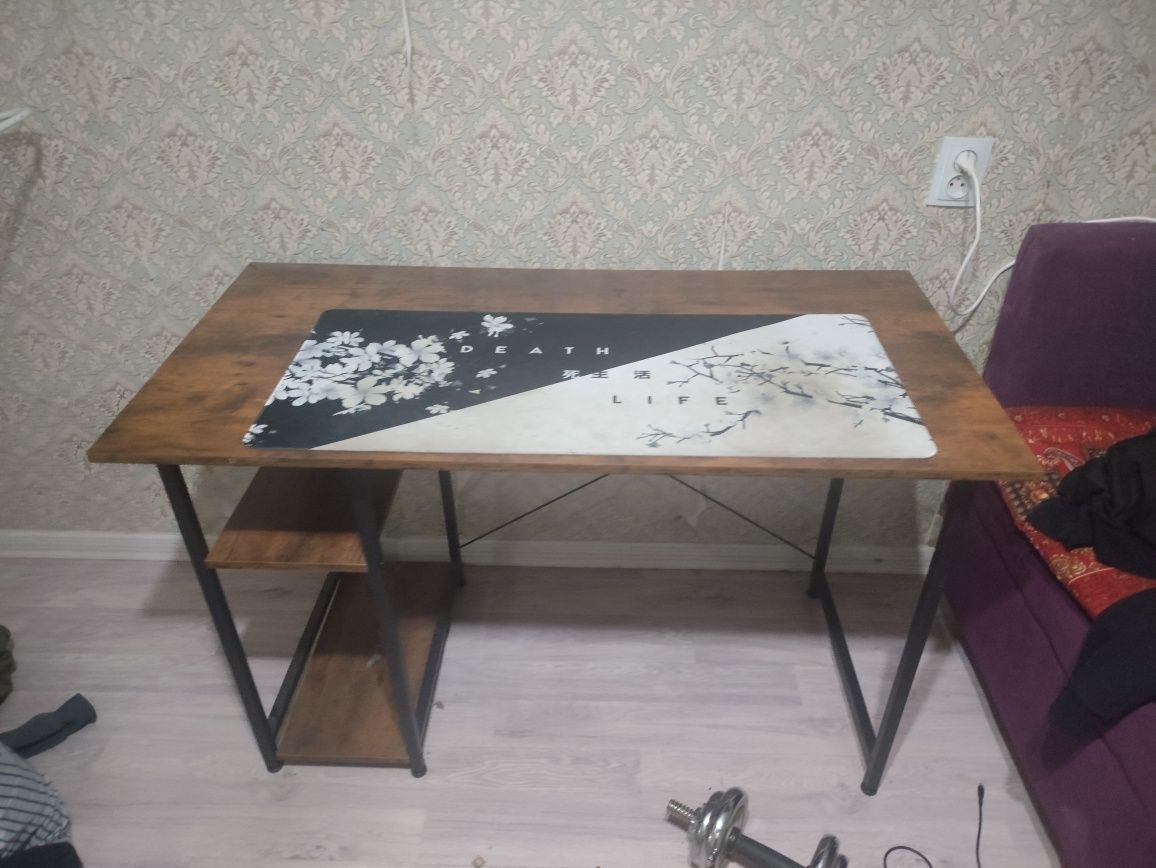 Продам компьютерный стол
