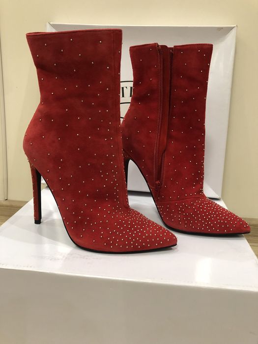 Червени боти Steve Madden с тънък ток