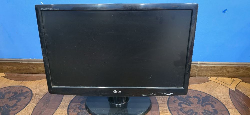Компюторный монитор LG FLATRON б/у
