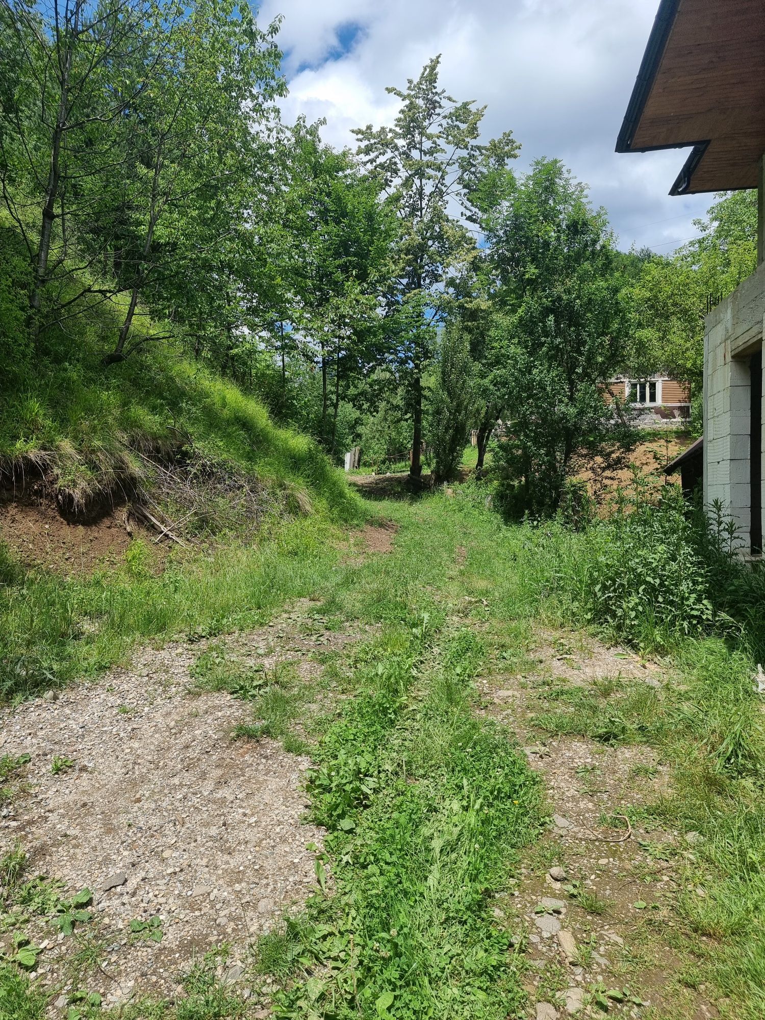 Vând sau schimb cu teren casa noua la rosu + teren la 5km de COLIBITA