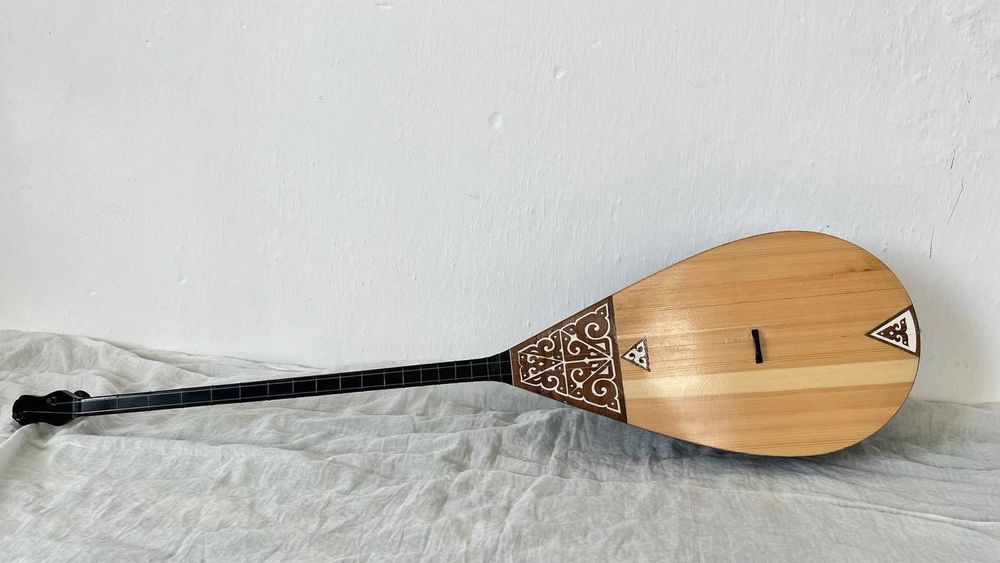 Домбыра сату қолдан жасалған