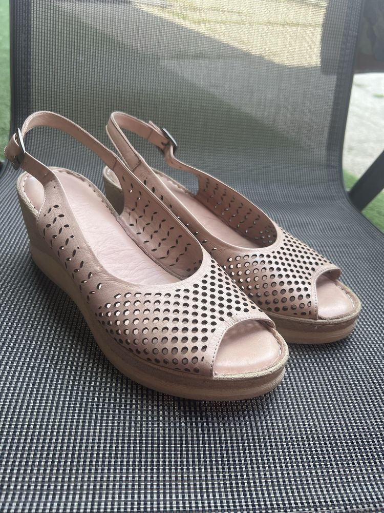 Sandale din piele foarte moale