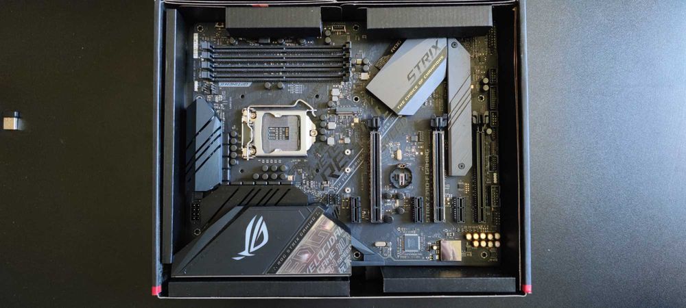 Placa de baza Asus Rog Strix Z-390-F