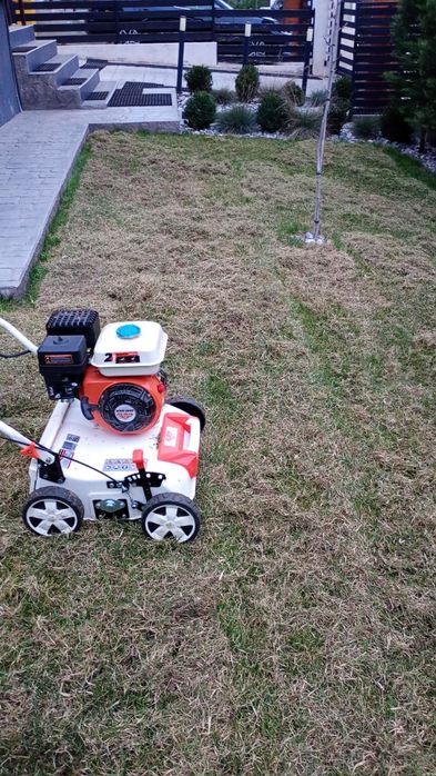 Închiriez scarificator gazon distribuitor seminte