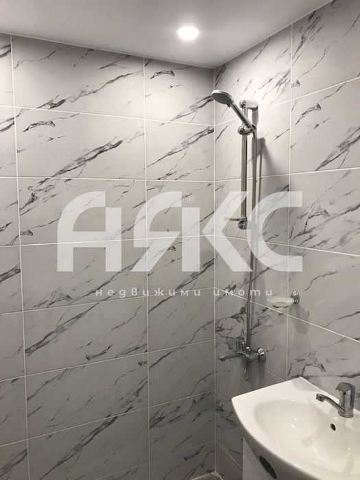 Двустаен апартамент в кв. Надежда 1