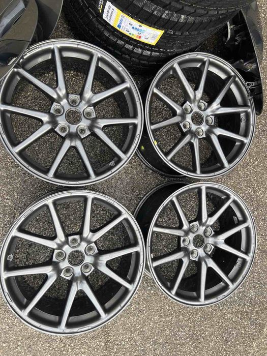 Джанти и гуми 18 за Тесла Модел 3