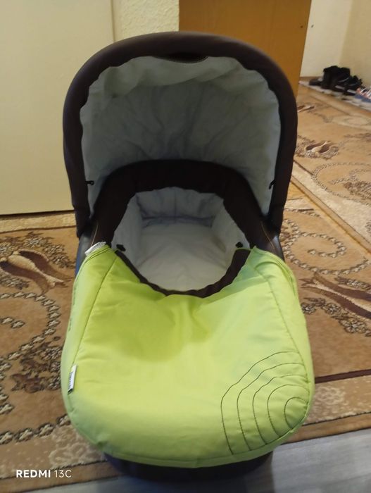 Детска количка с три коша.