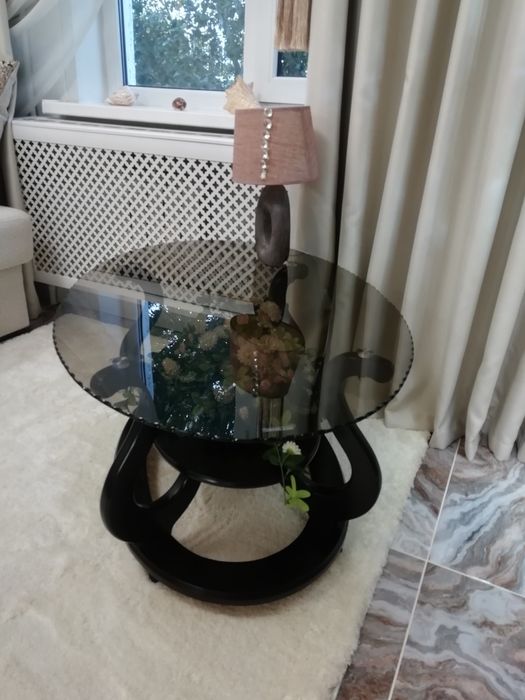 Продам новый стеклянный столик