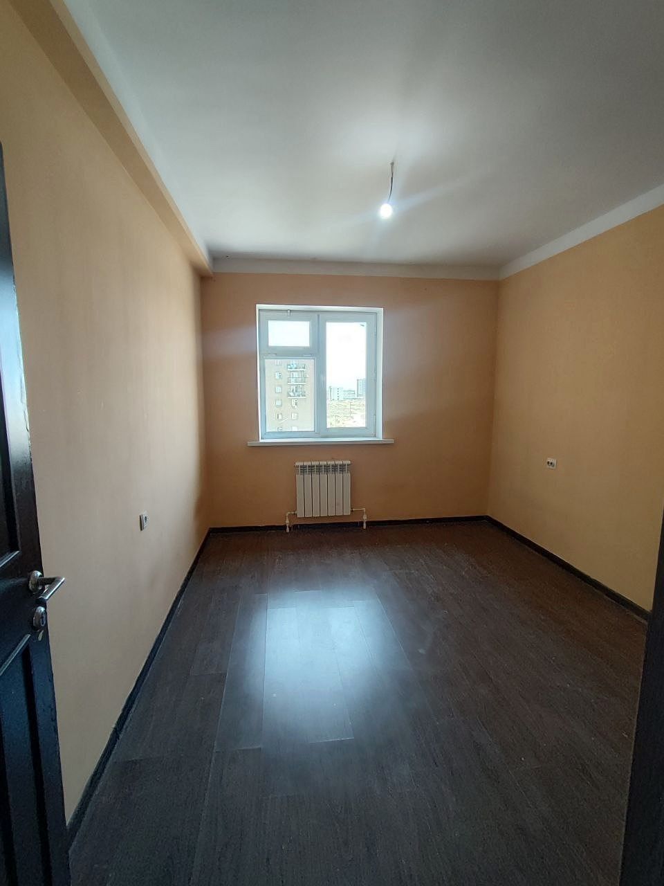 Toshkent viloyati Nurafshonda 2 xonali kvartira sotiladi Navastroyka