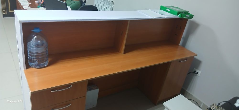 Продам ресепшин длина 2-метр. Высота 120 см. Ширина 53 см.