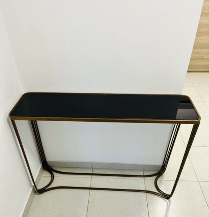 Consola din metal cu blat sticla
