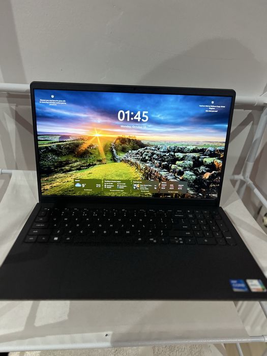 Vand Laptop Dell Vostro 3530