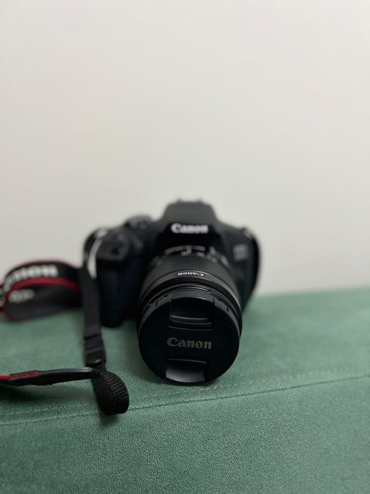 Aparat foto CANON 2000d