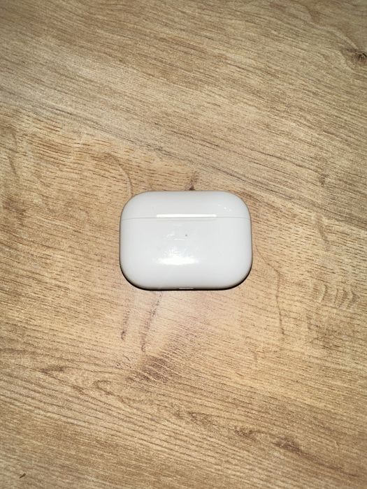 airpods pro, почти новые, отсутствет один наушник