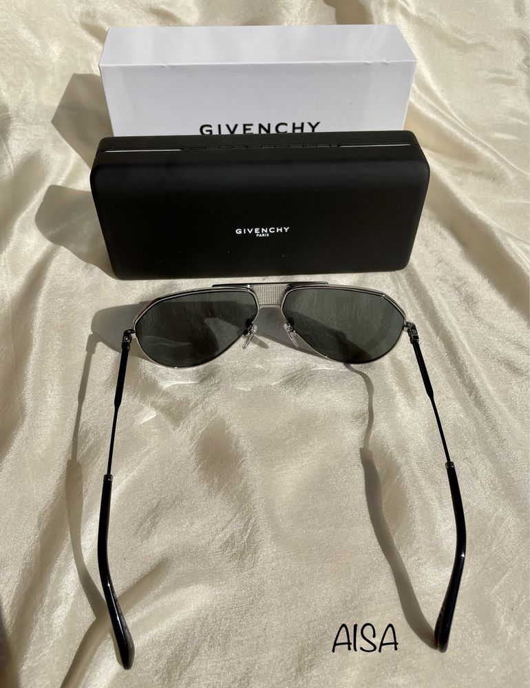 Ochelari de soare, Givenchy