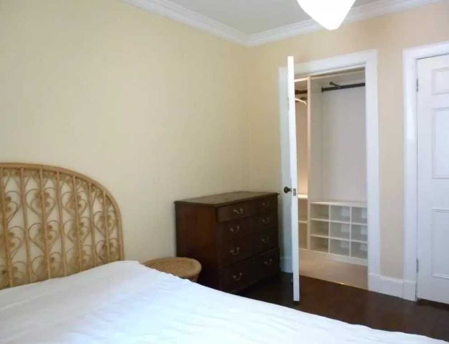 Дава се под наем Тристаен апартамент в Пловдив, Център - 71 кв.м за 178.5 € - Снимка #1