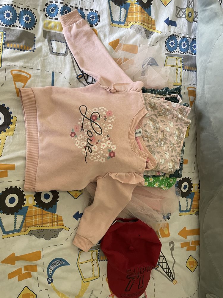 Продам пакет вещей на девочку 2-3-до 4 лет подойдут