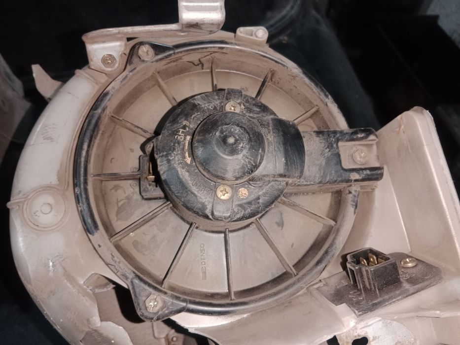 Моторчик печки тайота Карина 1988год