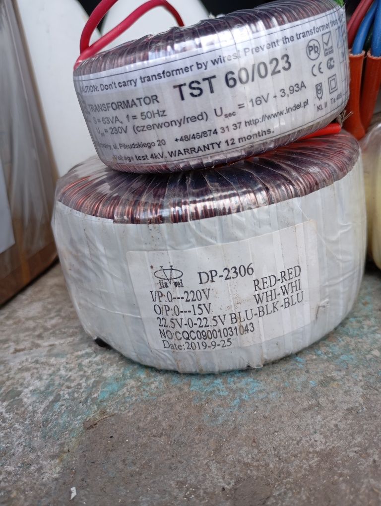 Transformatoare tiroidale de diferite dimensiuni și puteri