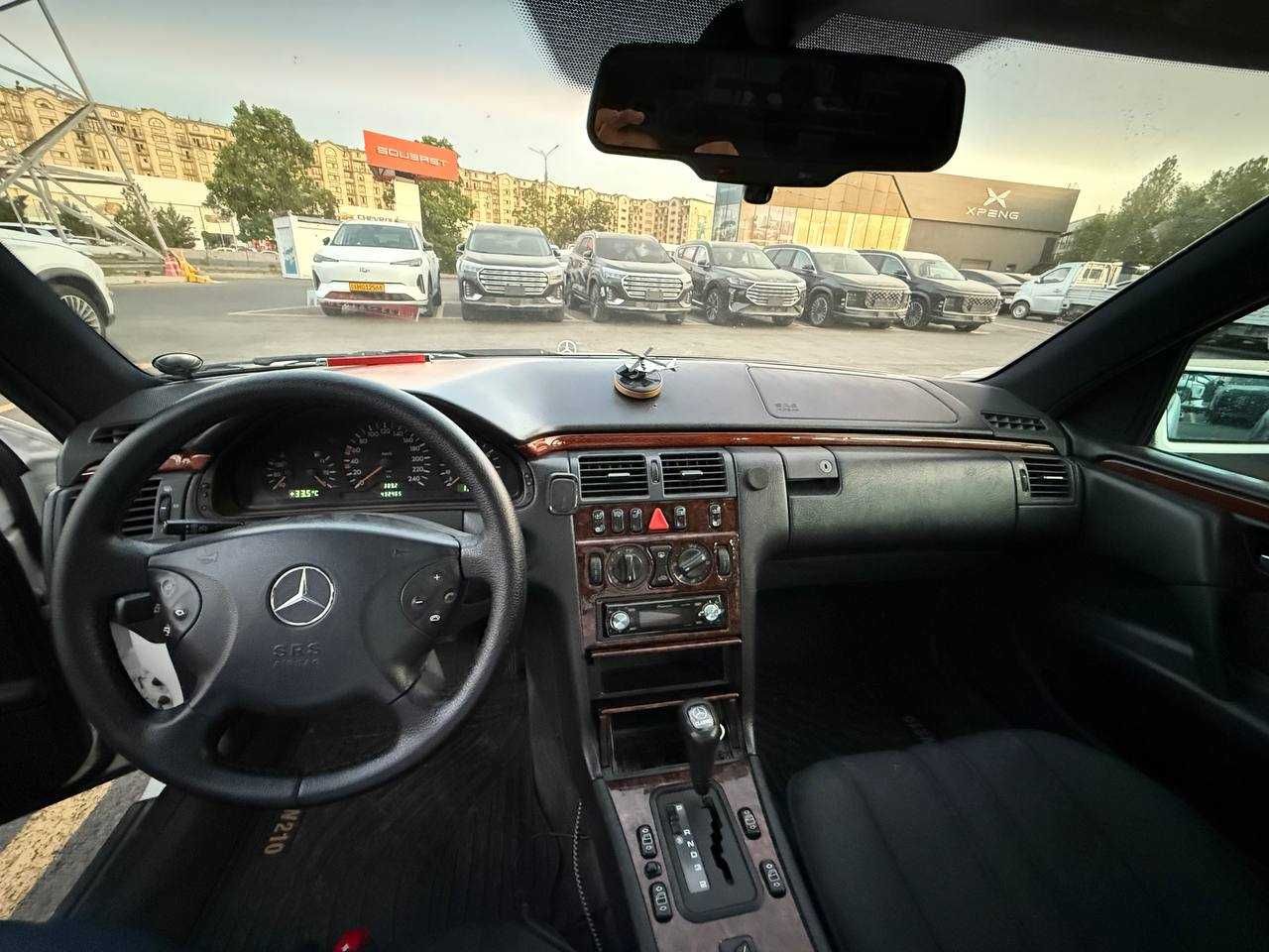 Mersedes Benz 210
