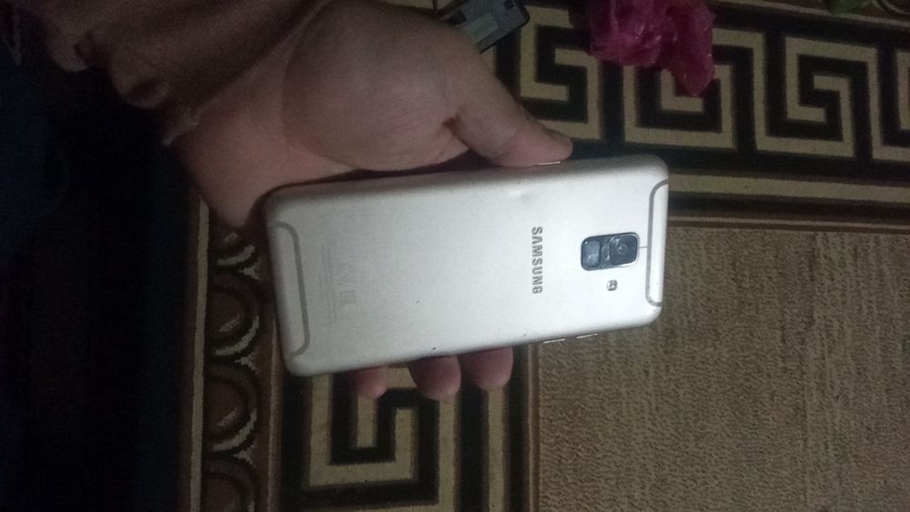 Samsung A6 lar sotiladi