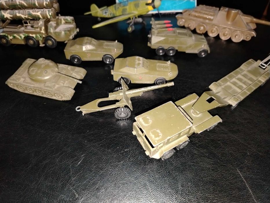 Игрушки, военная техника СССР и другие.