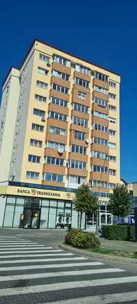 Inchiriez apartament pe Bulevardul Transilvaniei nr 16 la etajul 8