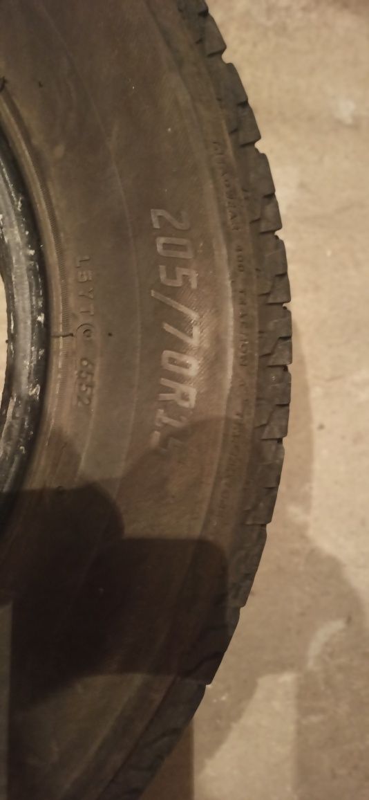 Продавам 4 гуми COMPETUS 205/70R 15