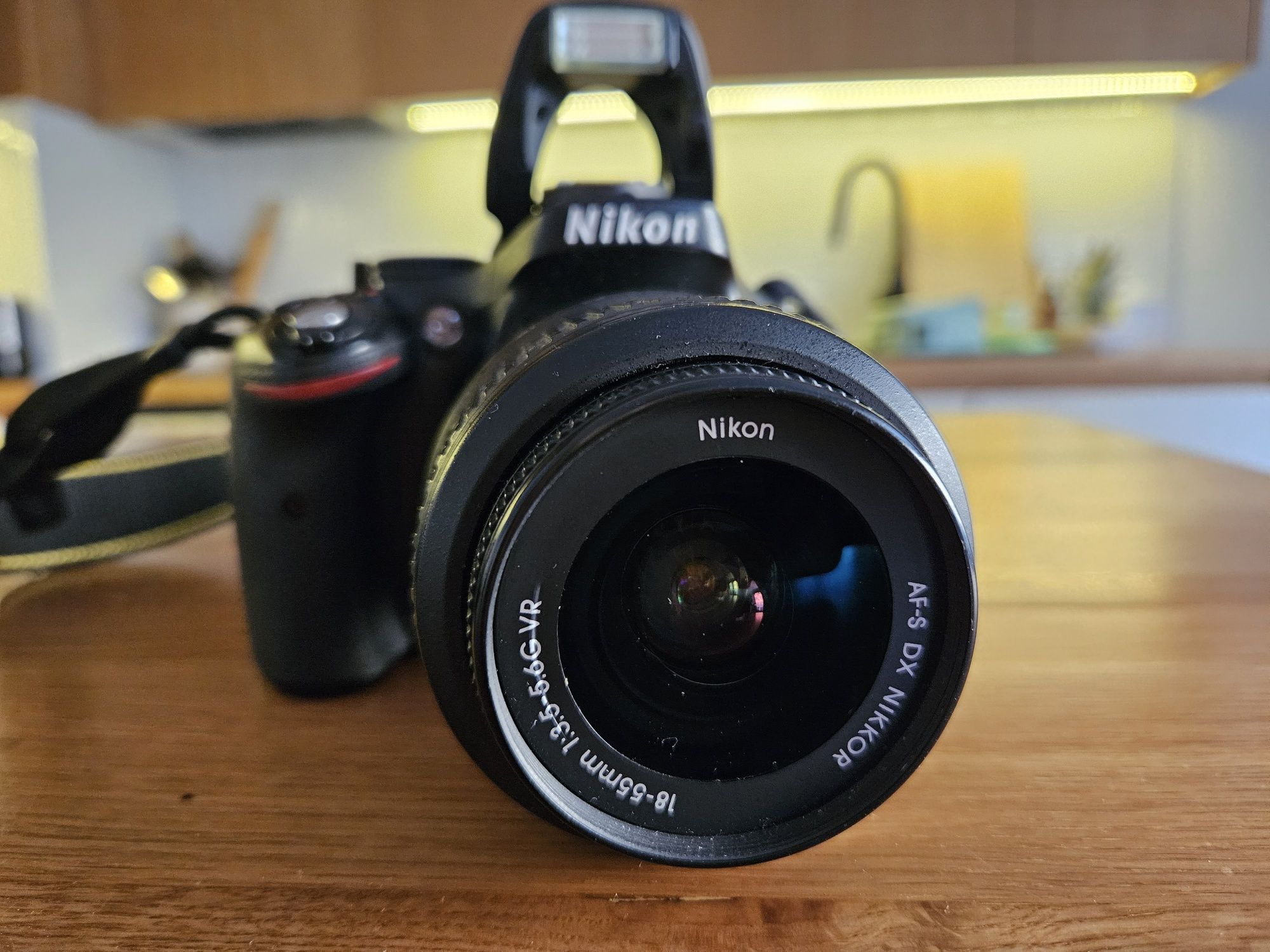 DSLR Nikon 5200 + 18-55MM + чанта + зарядно + 8GB  карта памет