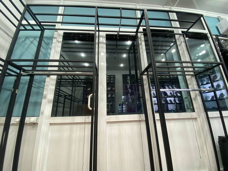 Продаются готовые стелажи для магазина одежды