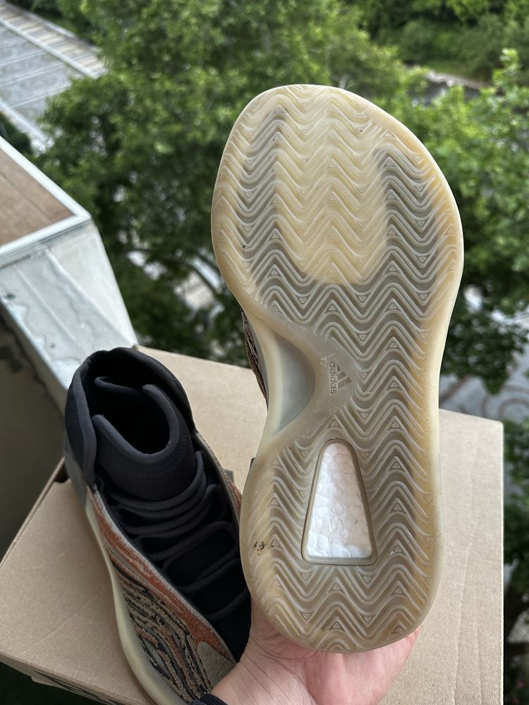 Yeezy quntium 43