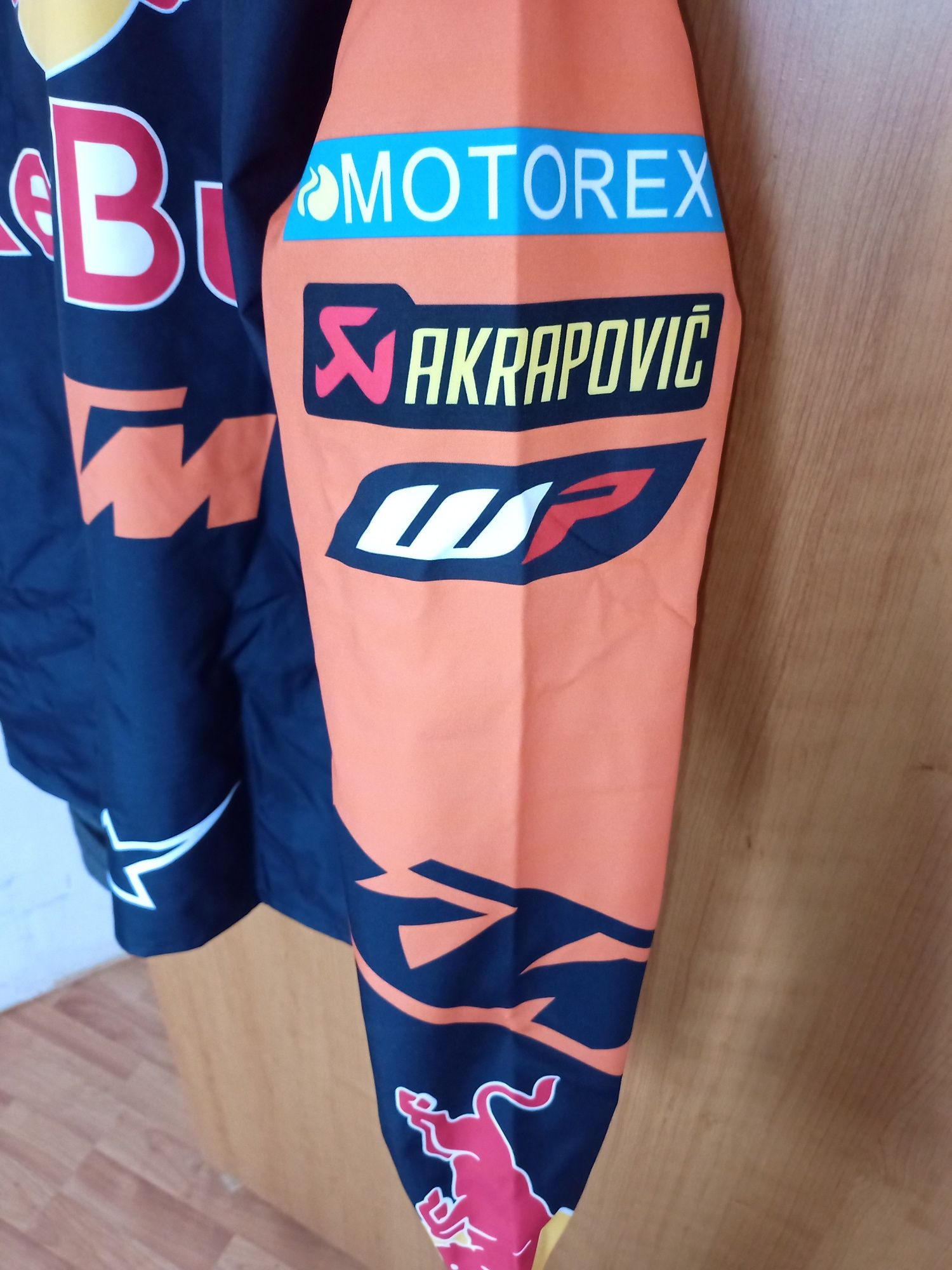Суичъри на KTM FOX и ветровки с ципове няколко модела КТМ!!!