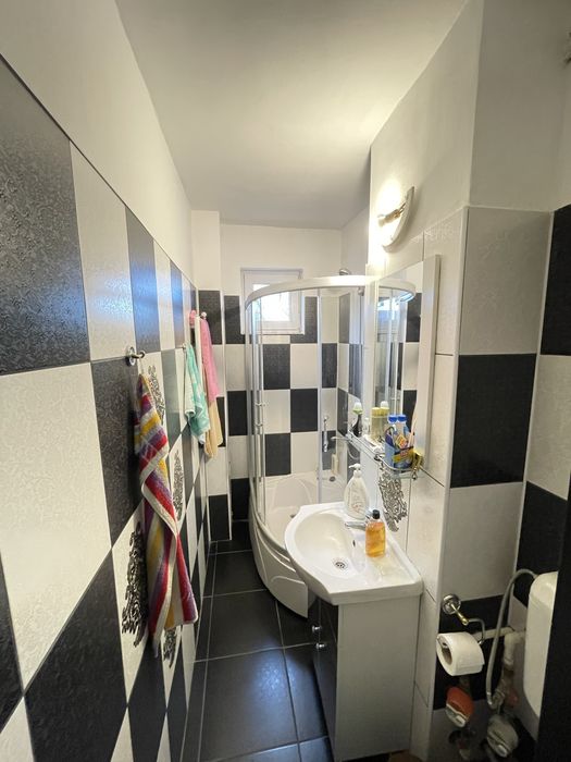 Apartament cu trei camere , zona Nufarul