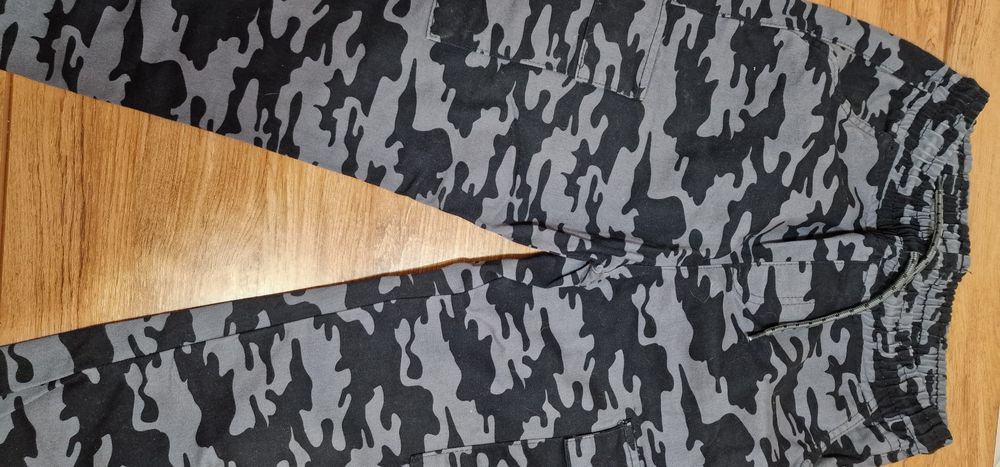 Дънки и камуфлажен панталон 158 см