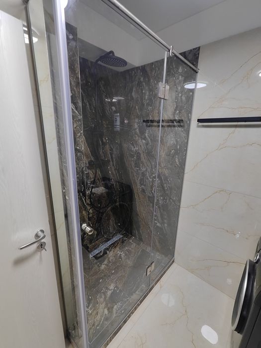 Uși,balustrade,cabine dus,închideri din sticla securizata