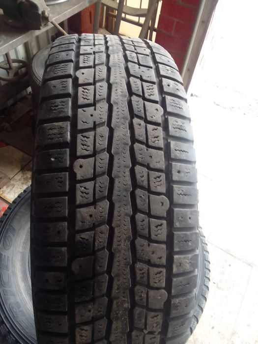 Продам комплект резины 215/70/R16