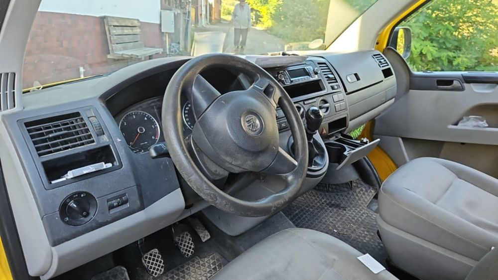 Vand T5 cu doua locuri, 2011 negociabil 5500€